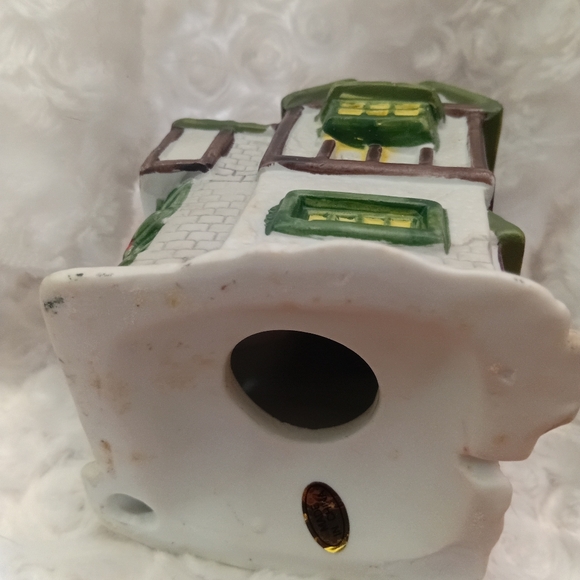 Charming Holiday Village House with Green Roof - Picture 4 of 4